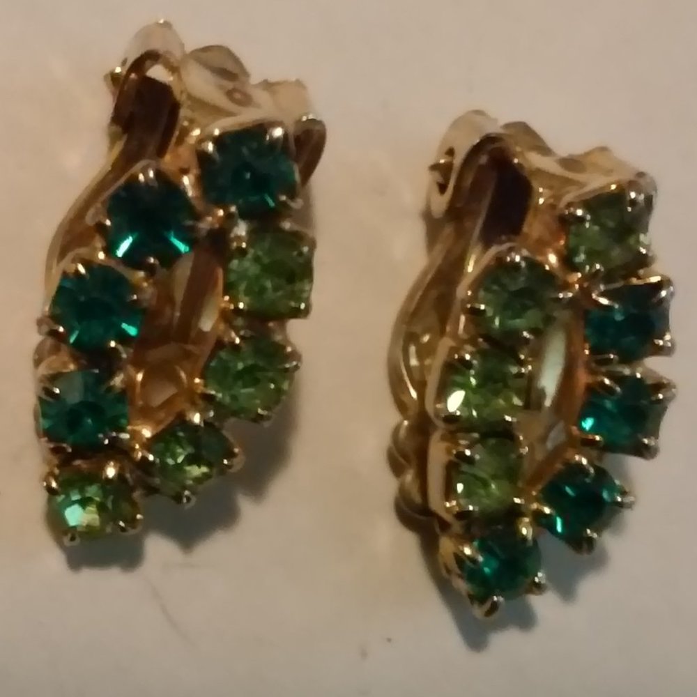 Clip On Earrings 2 Shades Of Green On Gold 3/4" Long